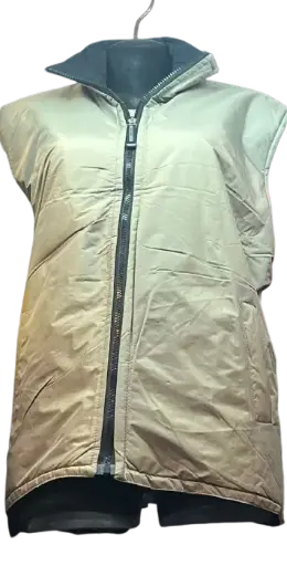 Reversible puffer vest